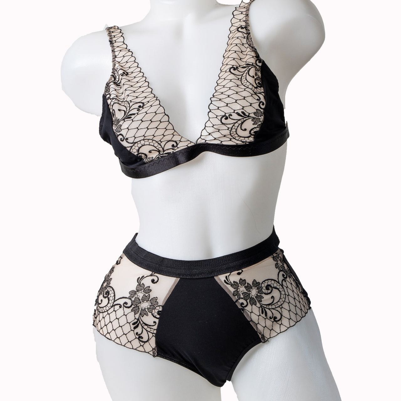 Set dantela, sutien bralette, chilot brazilian, nude cu negru, NUDE, BLD by Exclusive